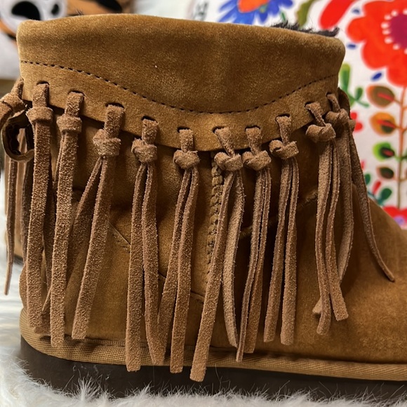 UGG Wynona Chestnut with Brown Lining Fringe Detail Ankle Boots - Picture 7 of 13